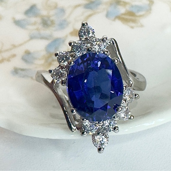 Vivid Blue Ceylon Sapphire Sterling Silver Ring (6.5) - Picture 2 of 10